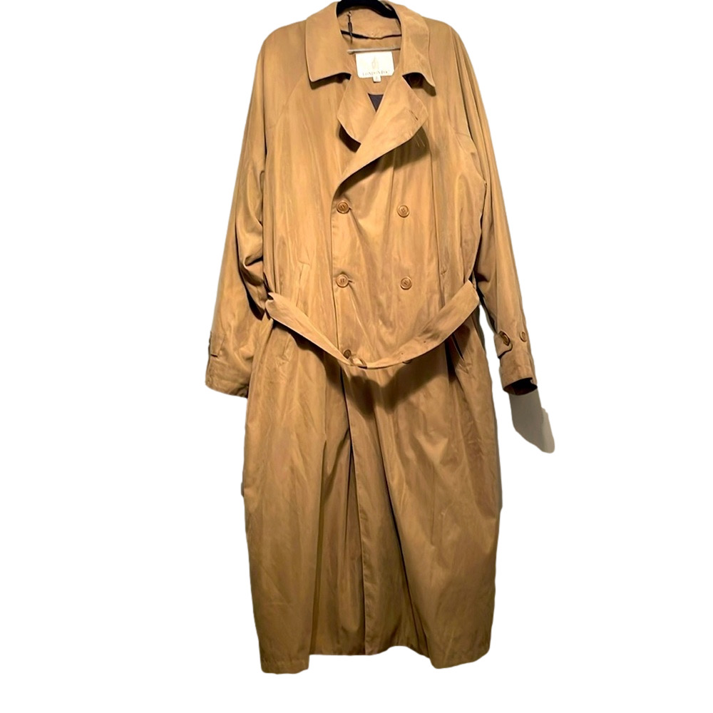 LONDON FOG RAIN COAT WITH LINER SIZE 42 long. Camel